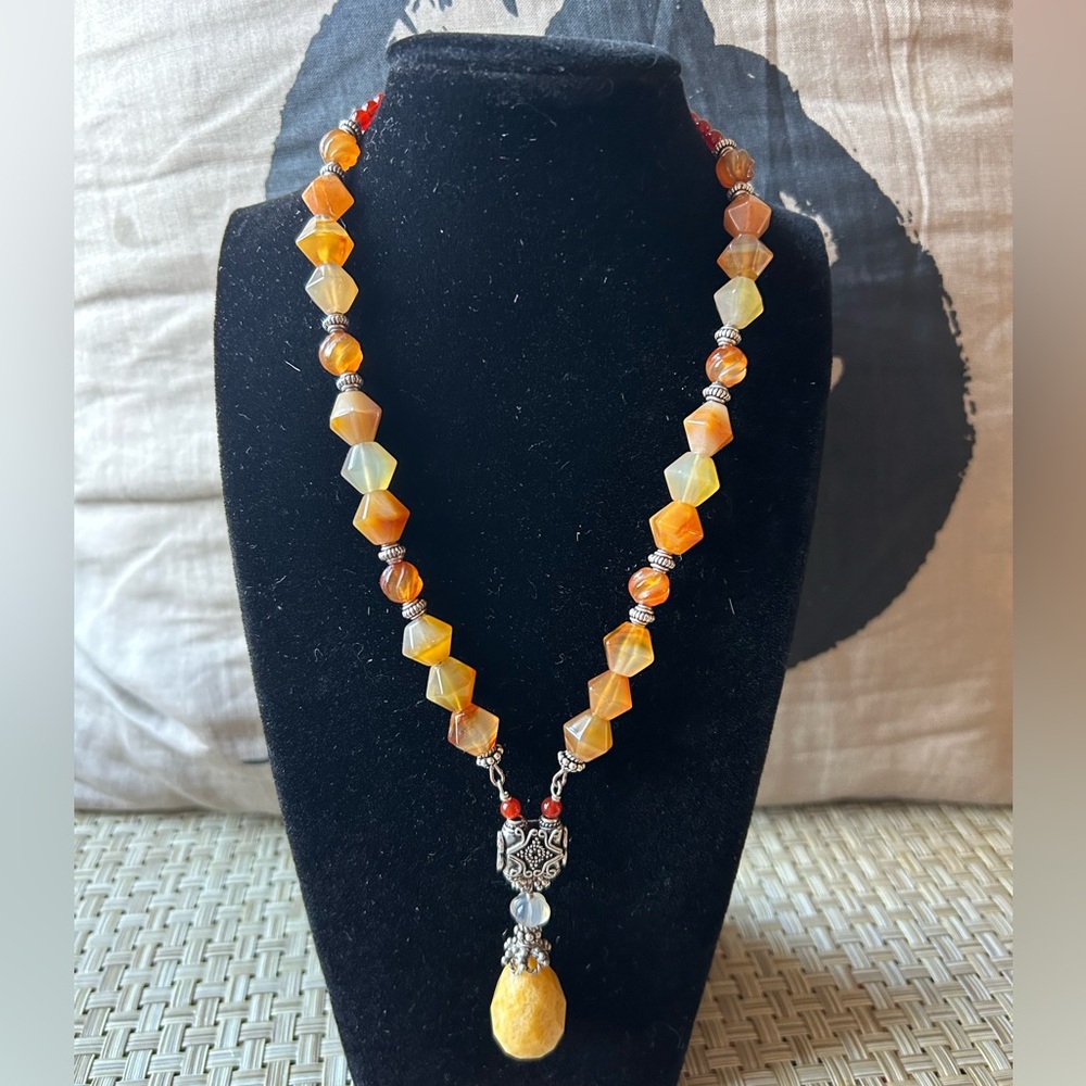 Sterling silver and agate necklace. Signed JRI and stamp 925. 22”